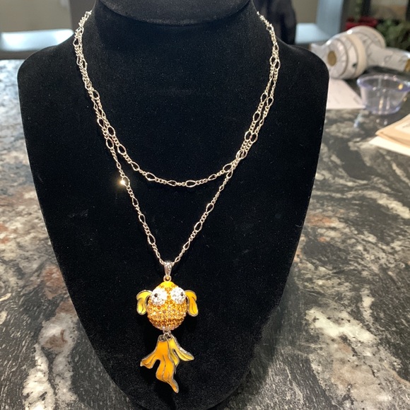 FIFTH AVENUE COLLECTION cute & sparkly Fish 🐠 Necklace - Picture 7 of 8